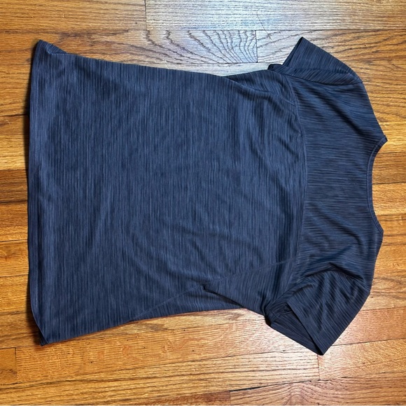 Athleta Gray Short Sleeve Tee Breezy T Shirt Womens Sz S Yoga Workout Gym Active - Picture 3 of 7